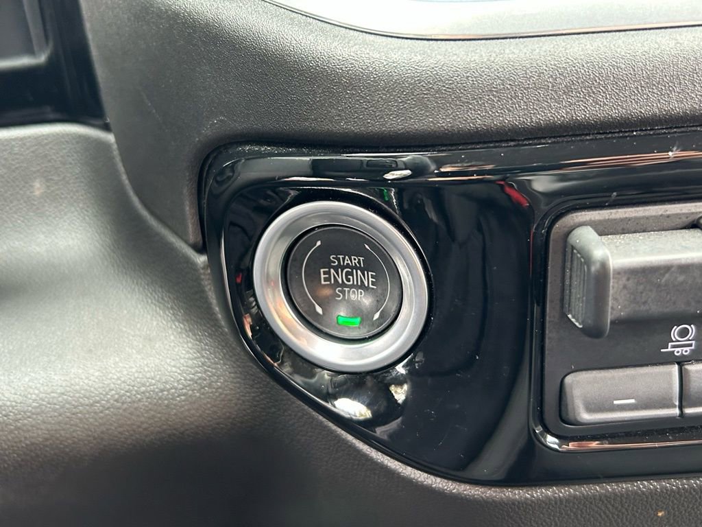 Used 2025 Chevrolet Silverado 2500 LT w/ Convenience Package image 24