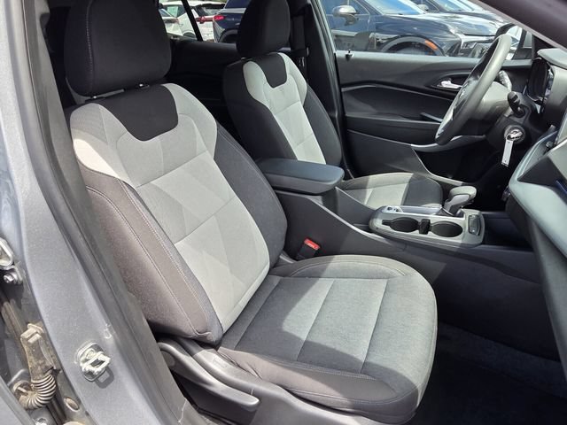 Used 2025 Chevrolet Trax LS w/ LS Convenience Package FWD image 15