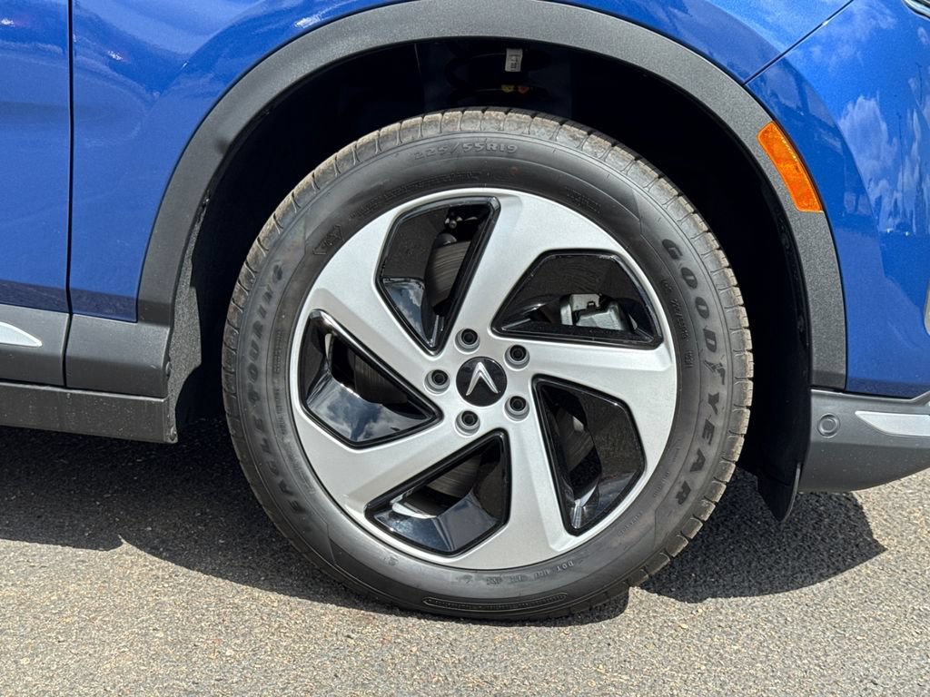 New 2025 VinFast VF 8 Eco AWD/4WD image 7