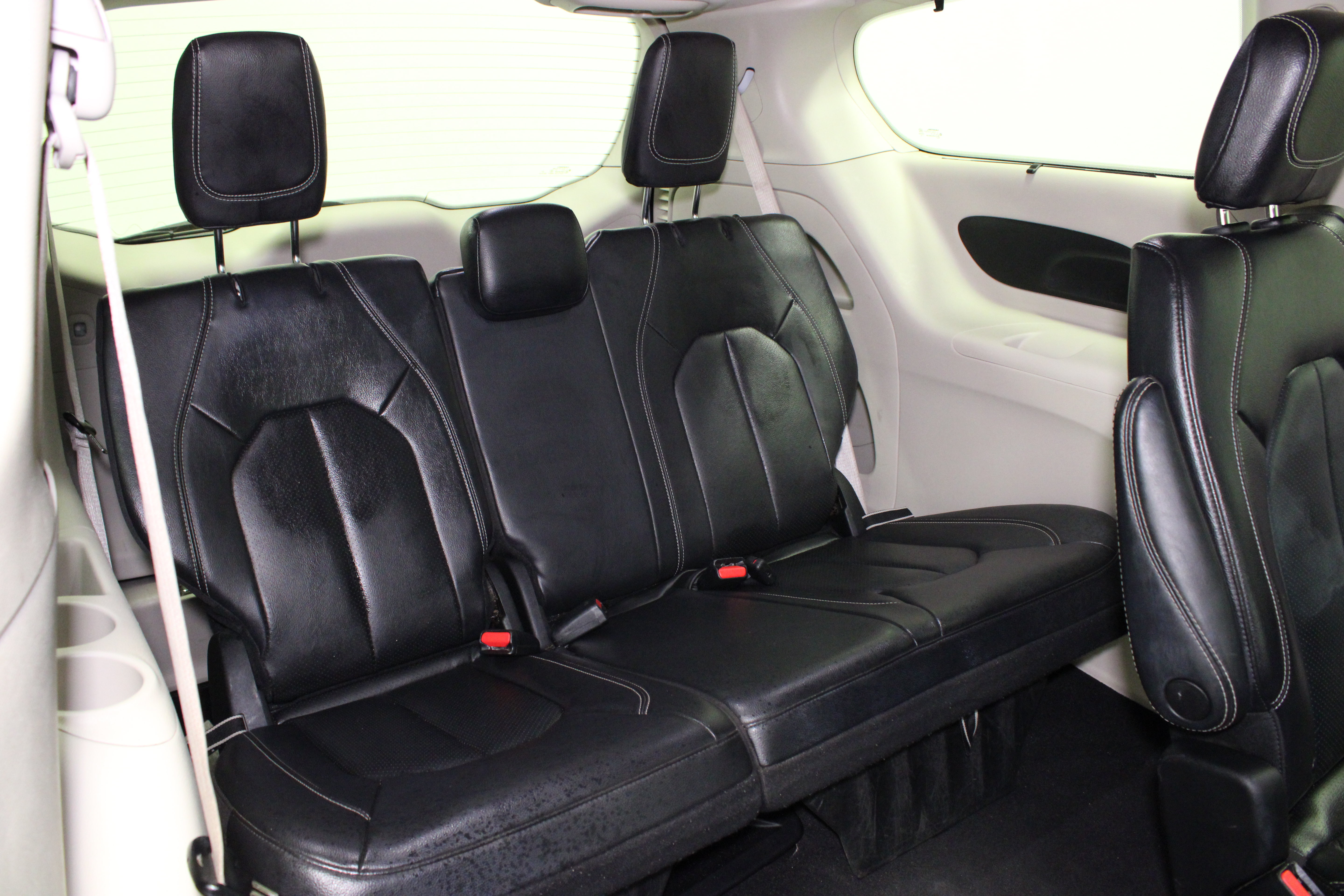 Used 2022 Chrysler Pacifica Touring-L FWD image 16