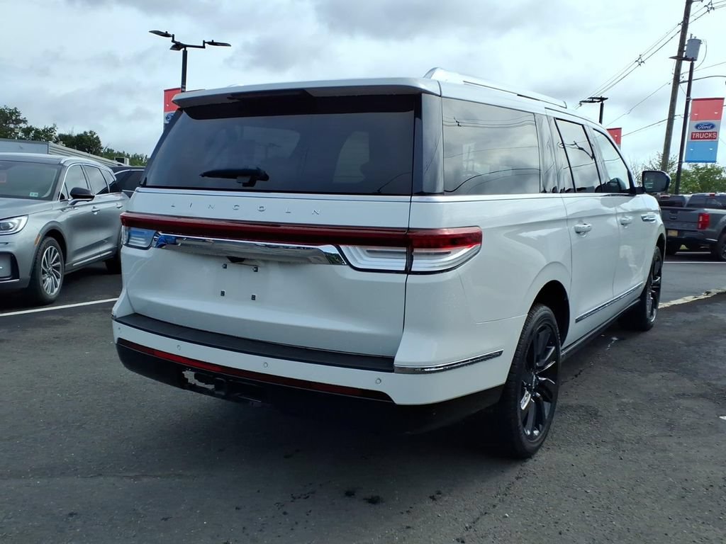 Used 2023 Lincoln Navigator L Reserve w/ Monochromatic Package AWD/4WD image 4