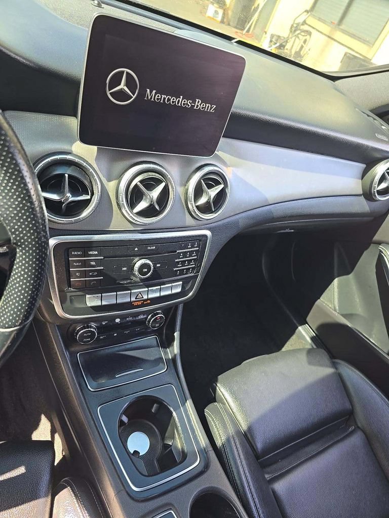 Used 2019 Mercedes-Benz CLA 250 4MATIC image 9