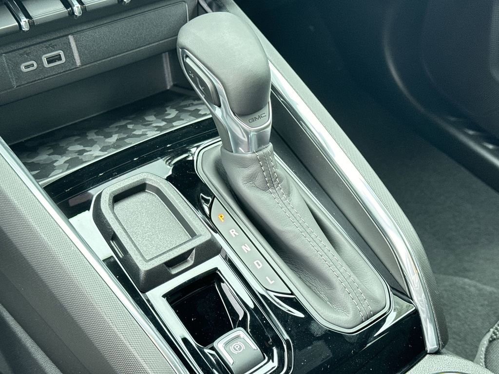 Used 2024 GMC Canyon Elevation image 25