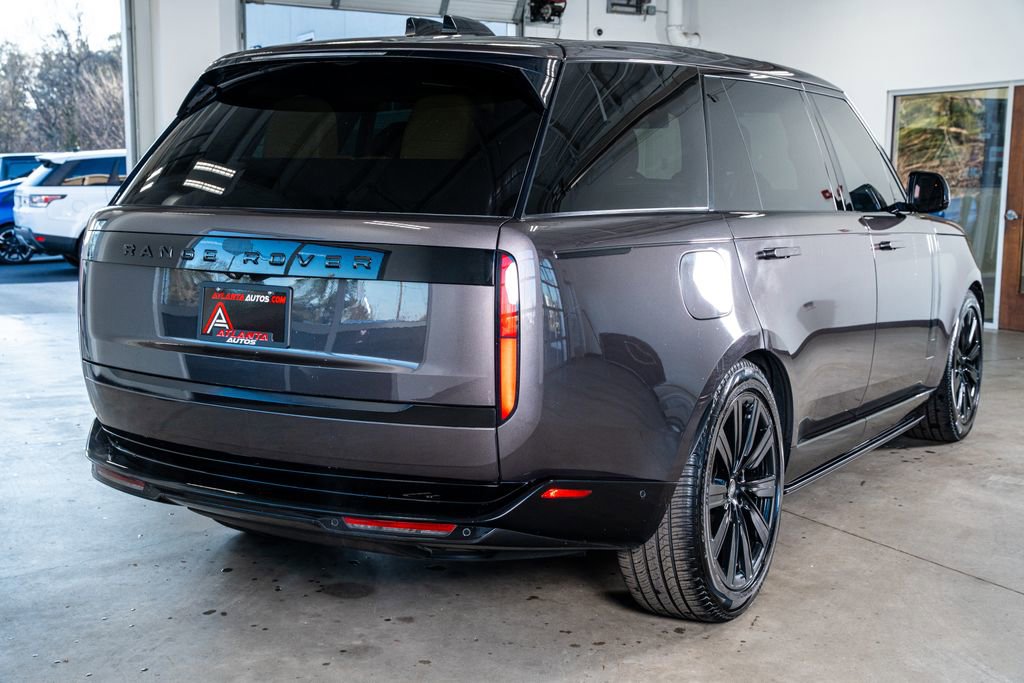Used 2023 Land Rover Range Rover Long Wheelbase SE image 6