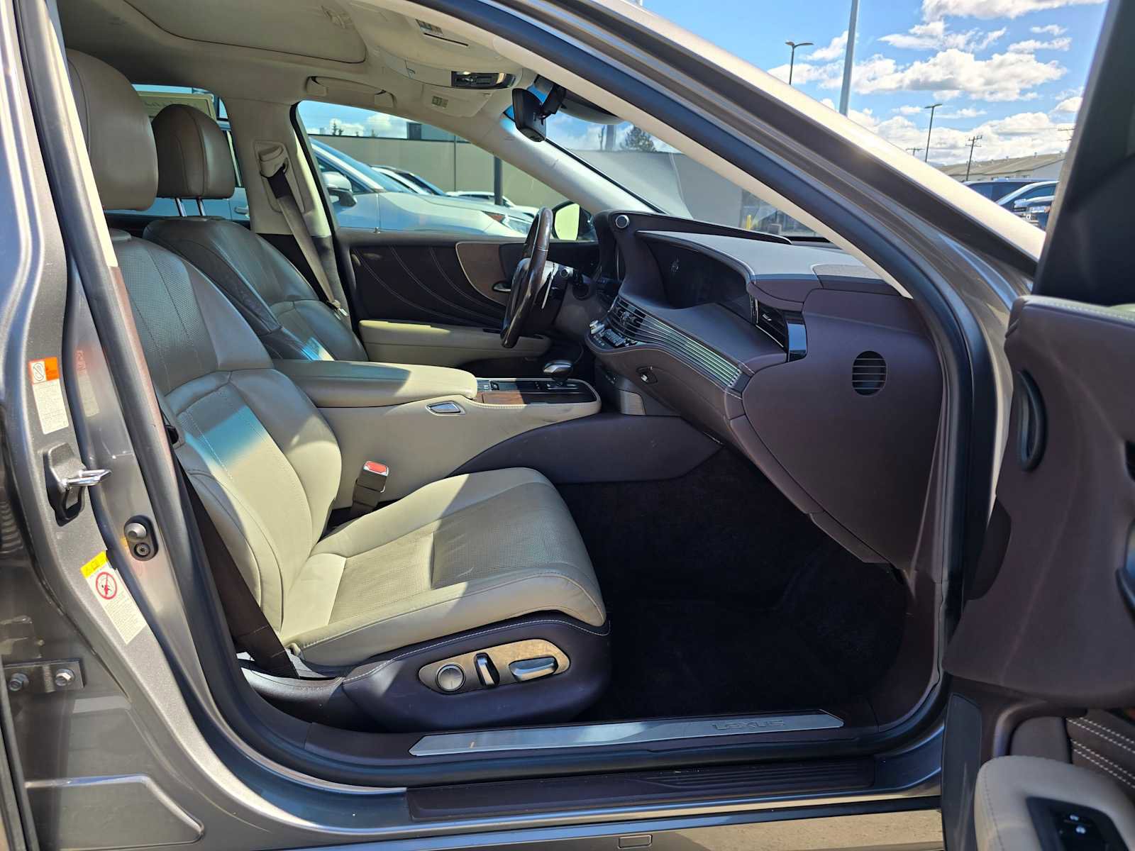 Used 2018 Lexus LS 500 w/ Accessory Package (Z2) image 10