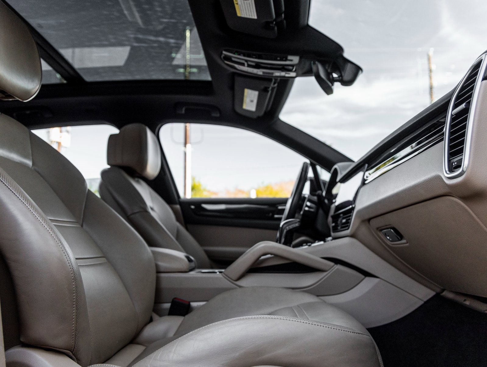 Used 2020 Porsche Cayenne image 45