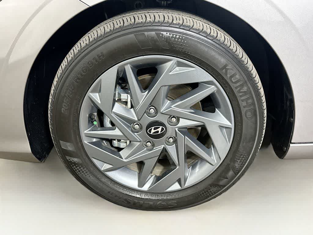 Used 2024 Hyundai Elantra Blue FWD image 8