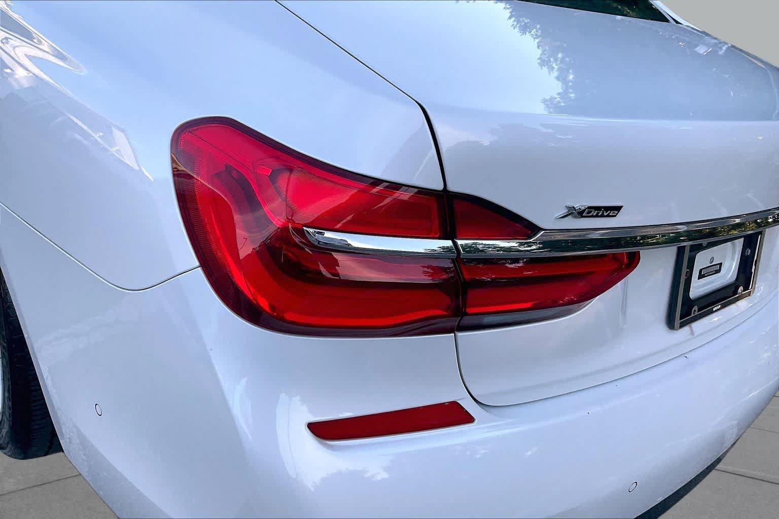Used 2019 BMW 750i xDrive w/ M Sport Package AWD/4WD image 27