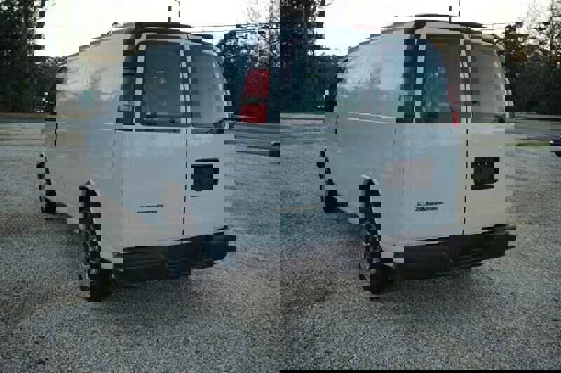 Used 2010 Chevrolet Express 1500 image 13