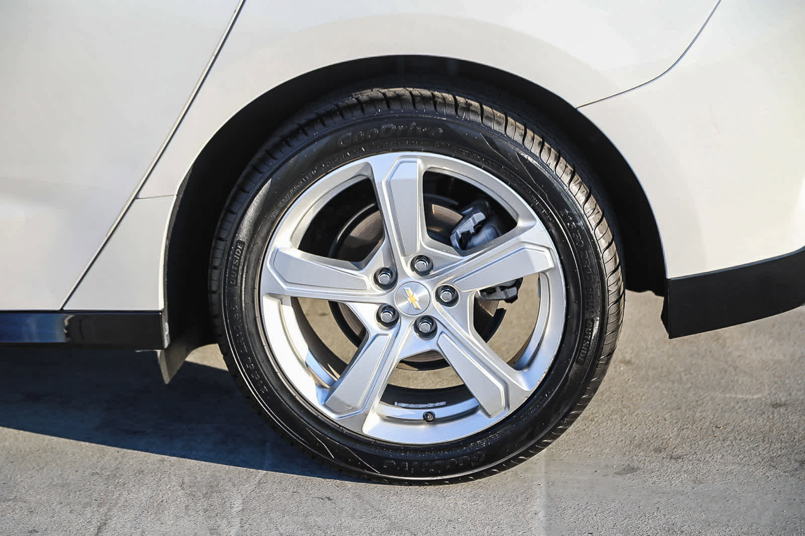 Used 2018 Chevrolet Volt LT w/ Comfort Package image 11