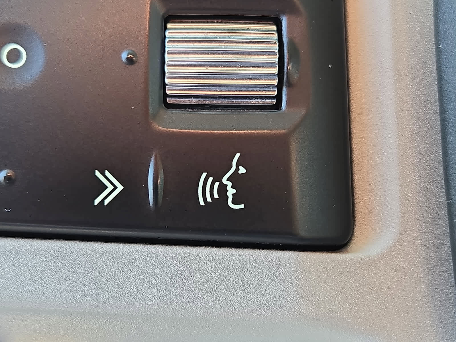 Used 2020 Land Rover Defender 110 HSE image 28