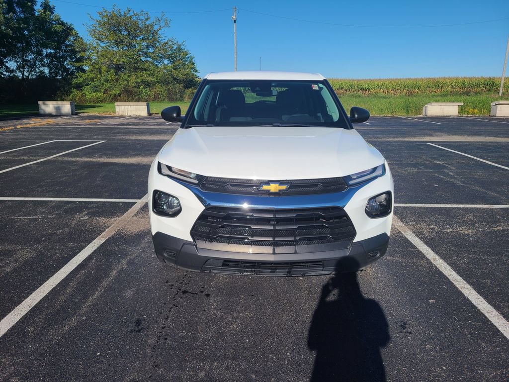 Used 2022 Chevrolet TrailBlazer LS FWD image 2