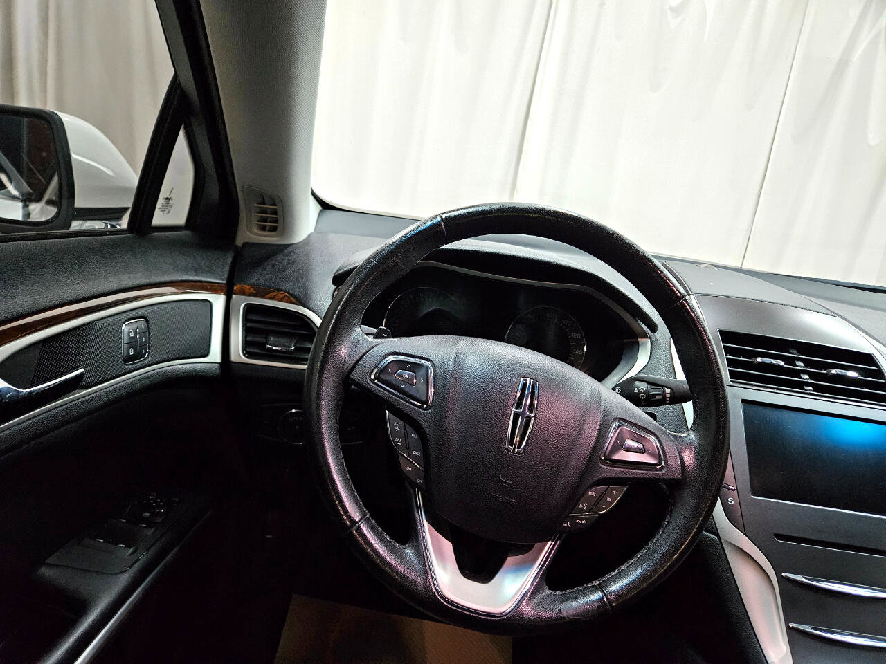 Used 2016 Lincoln MKZ image 31