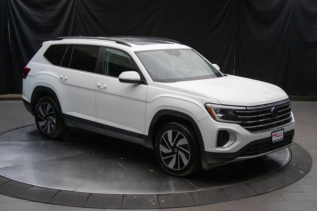 Used 2024 Volkswagen Atlas SE image 2