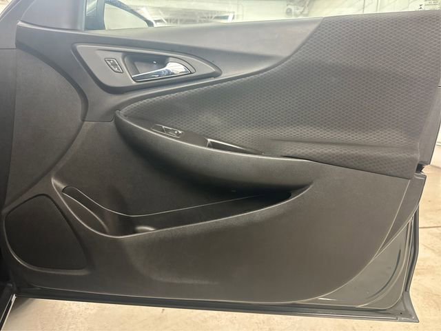 Used 2017 Chevrolet Malibu LT image 25