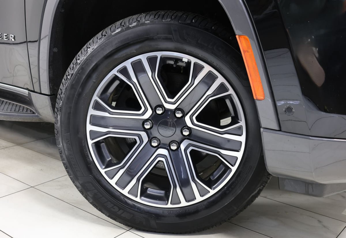 Used 2022 Jeep Wagoneer Series III AWD/4WD image 14