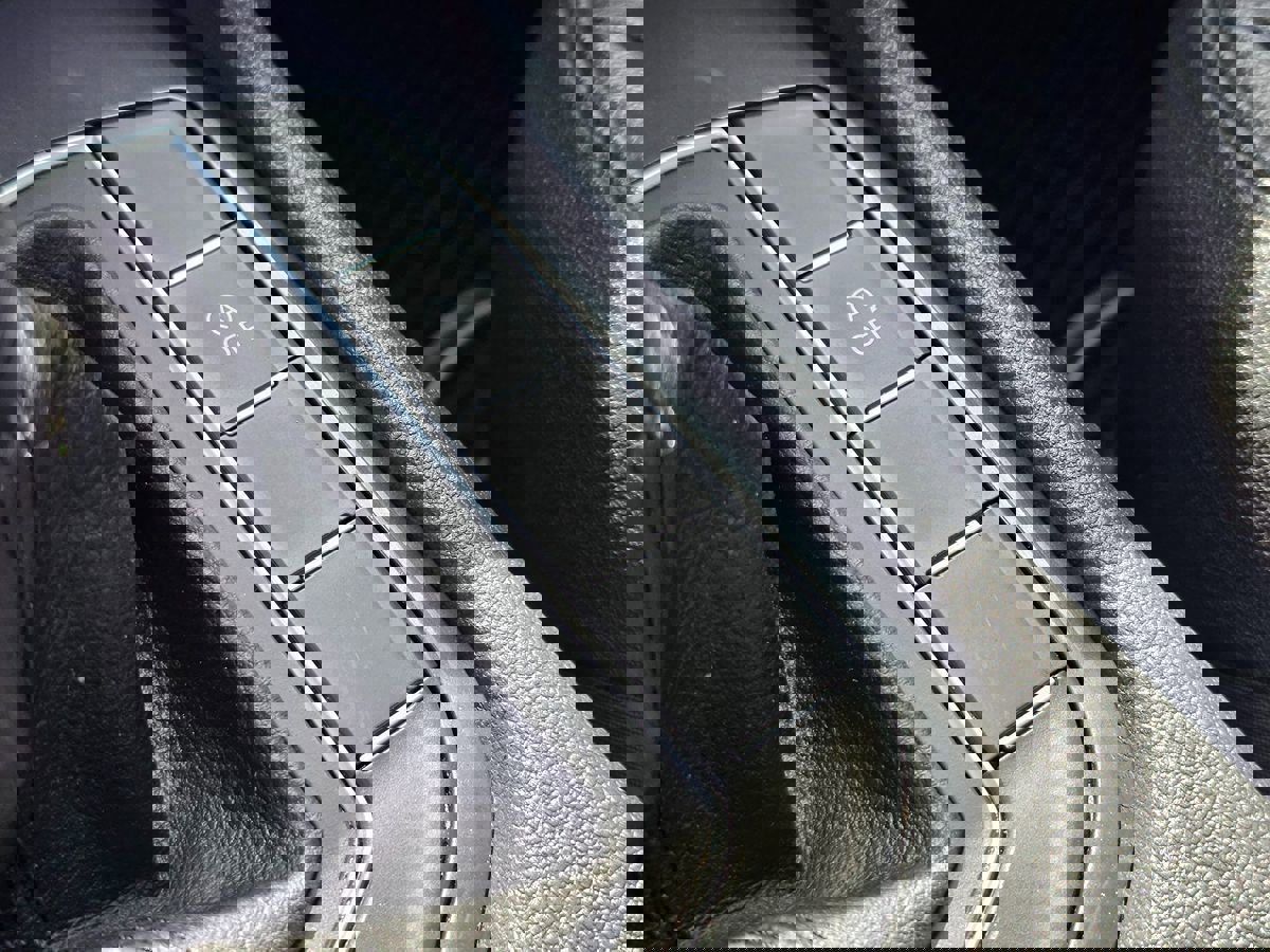 Used 2020 Volkswagen Tiguan SE w/ Panoramic Sunroof Package image 35