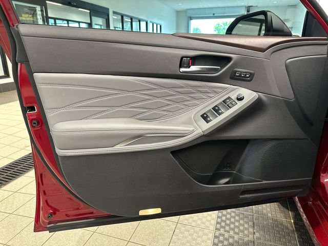Used 2022 Toyota Avalon Limited w/ Advanced Safety Package FWD image 10