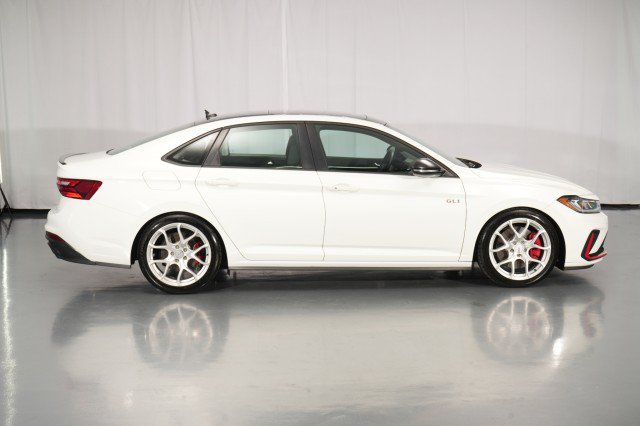 Used 2025 Volkswagen Jetta GLI Autobahn FWD image 9