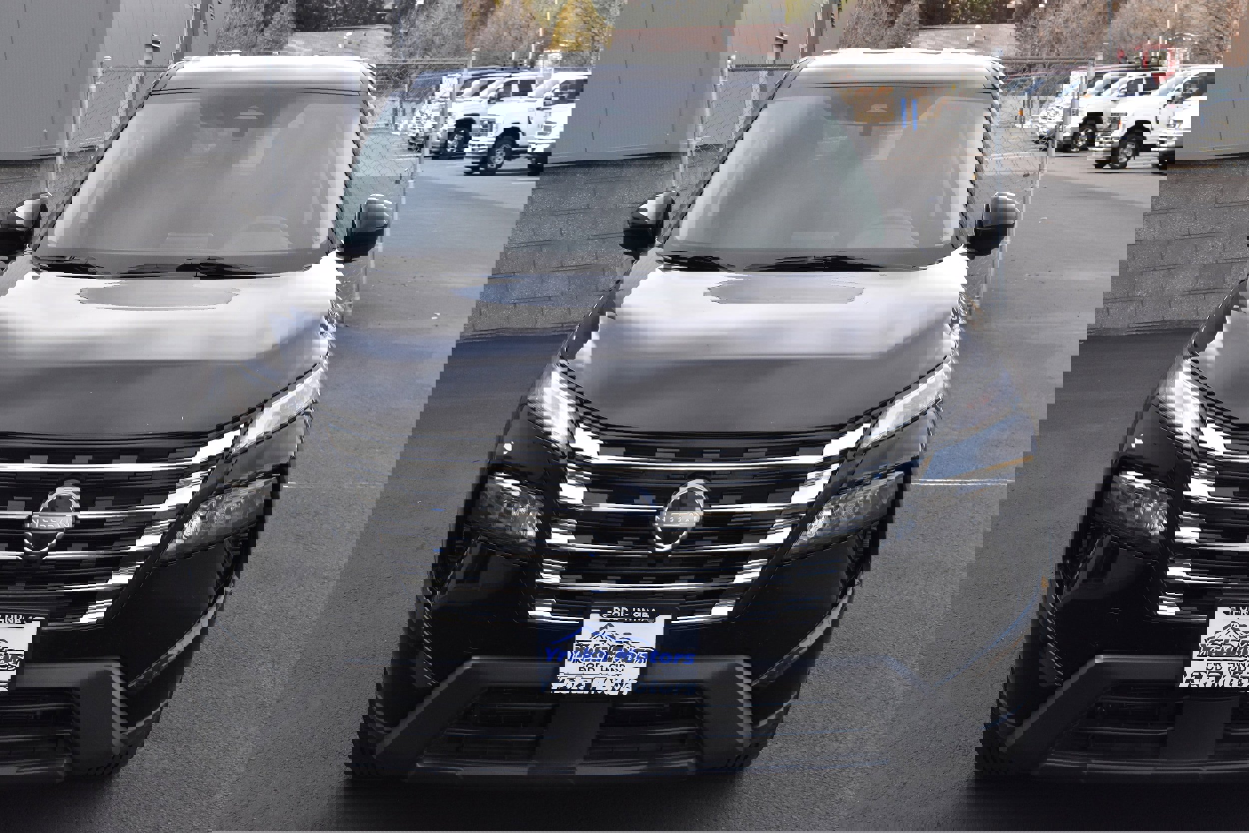 Used 2024 Nissan Rogue SV image 3