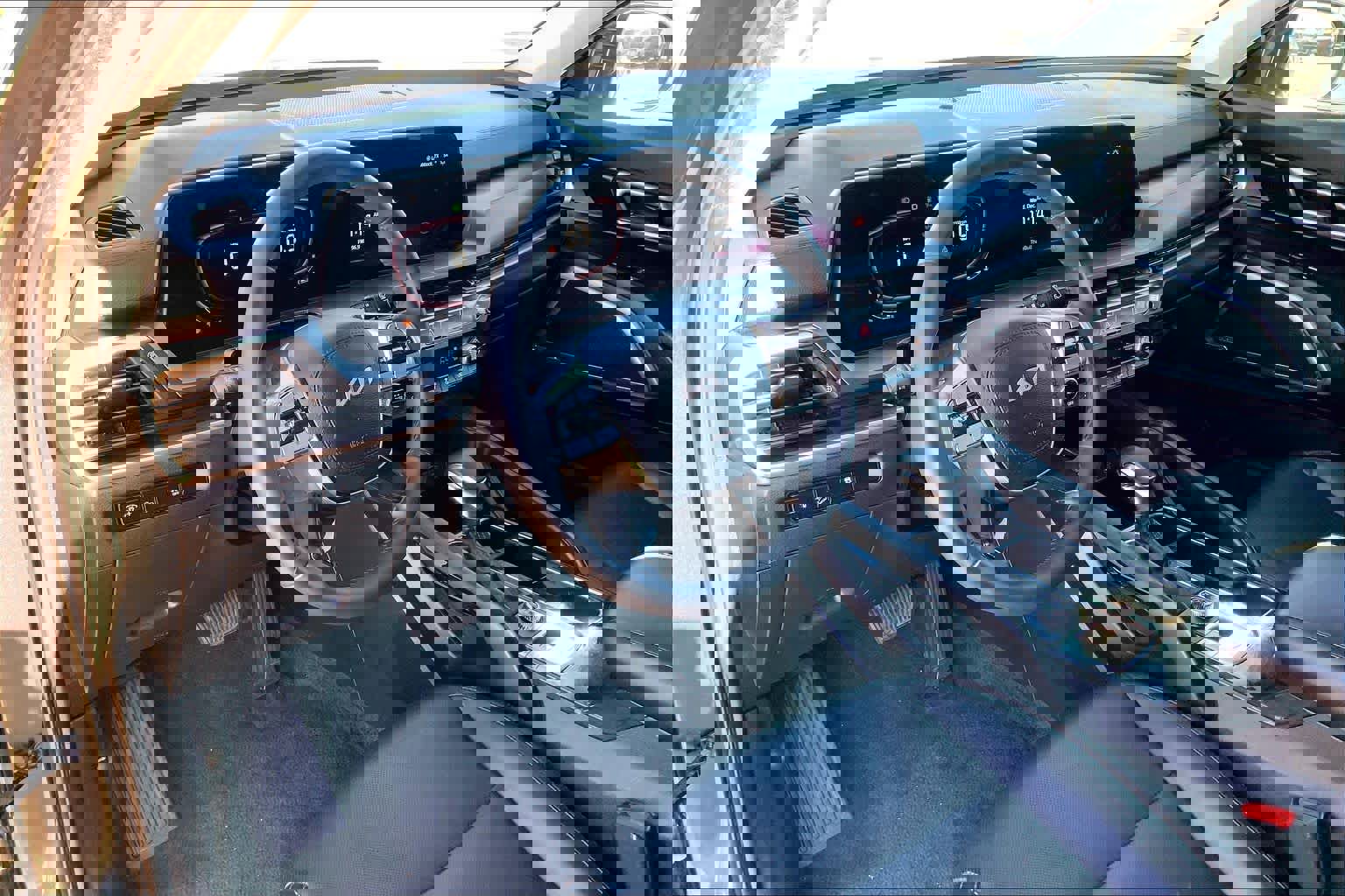 Used 2023 Kia Telluride LX image 33