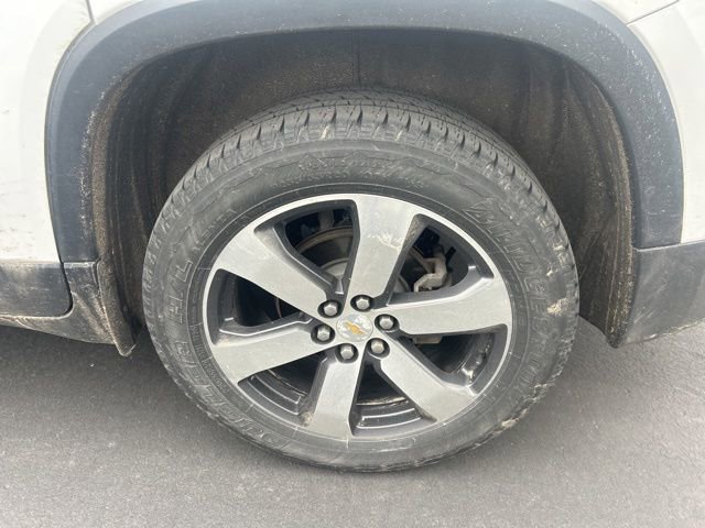 Used 2019 Chevrolet Traverse LT w/ LT Premium Package AWD/4WD image 3