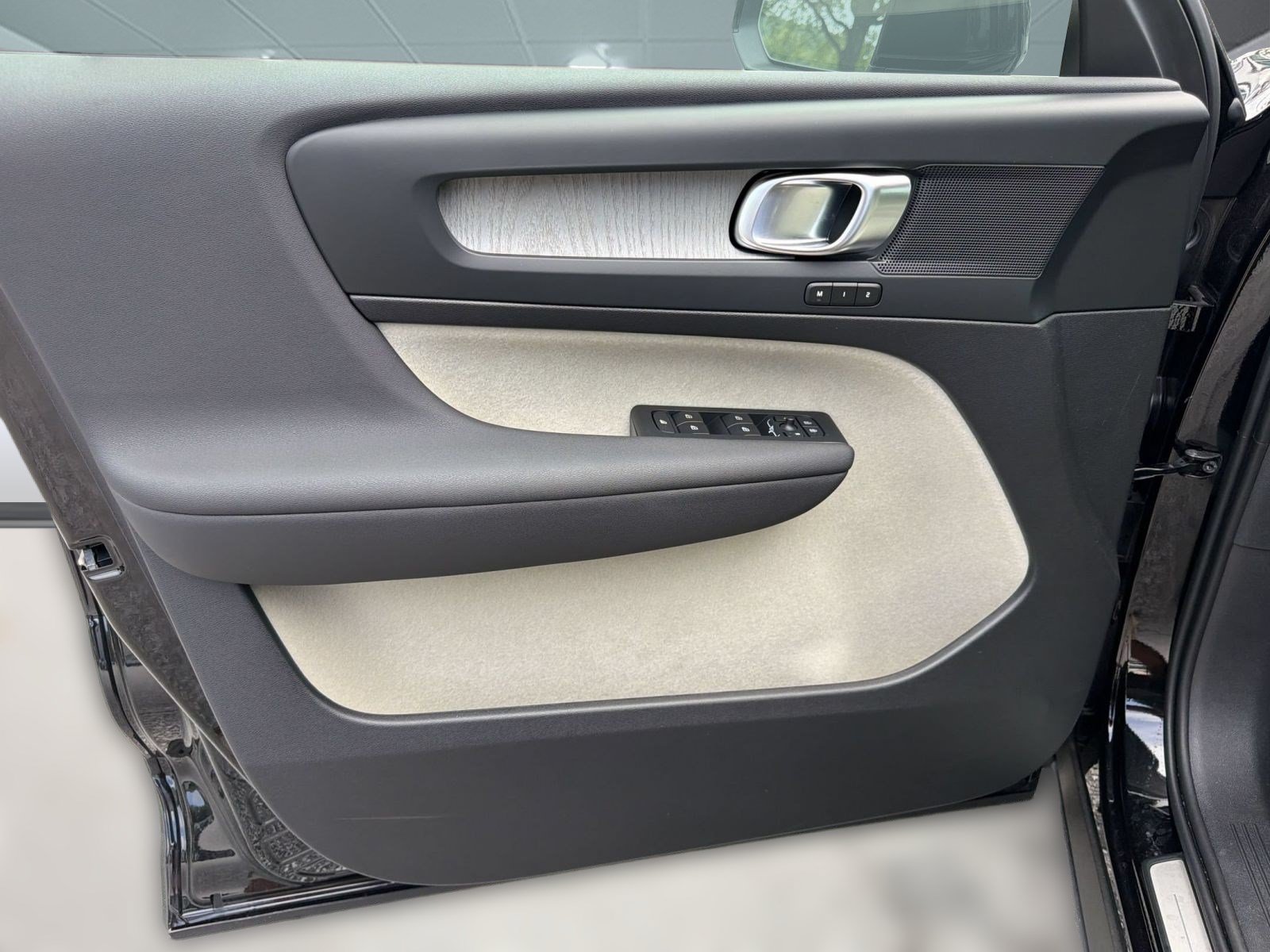 New 2026 Volvo XC40 B4 Plus w/ Climate Package FWD image 13