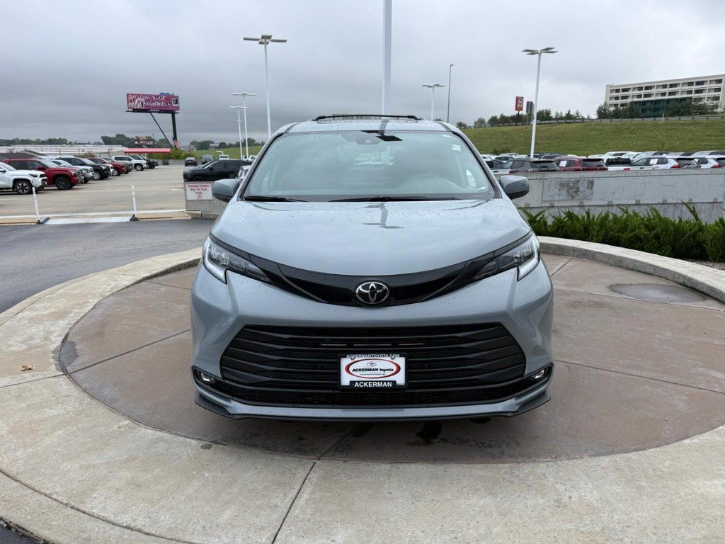 Certified 2026 Toyota Sienna XLE Woodland Edition AWD/4WD image 10