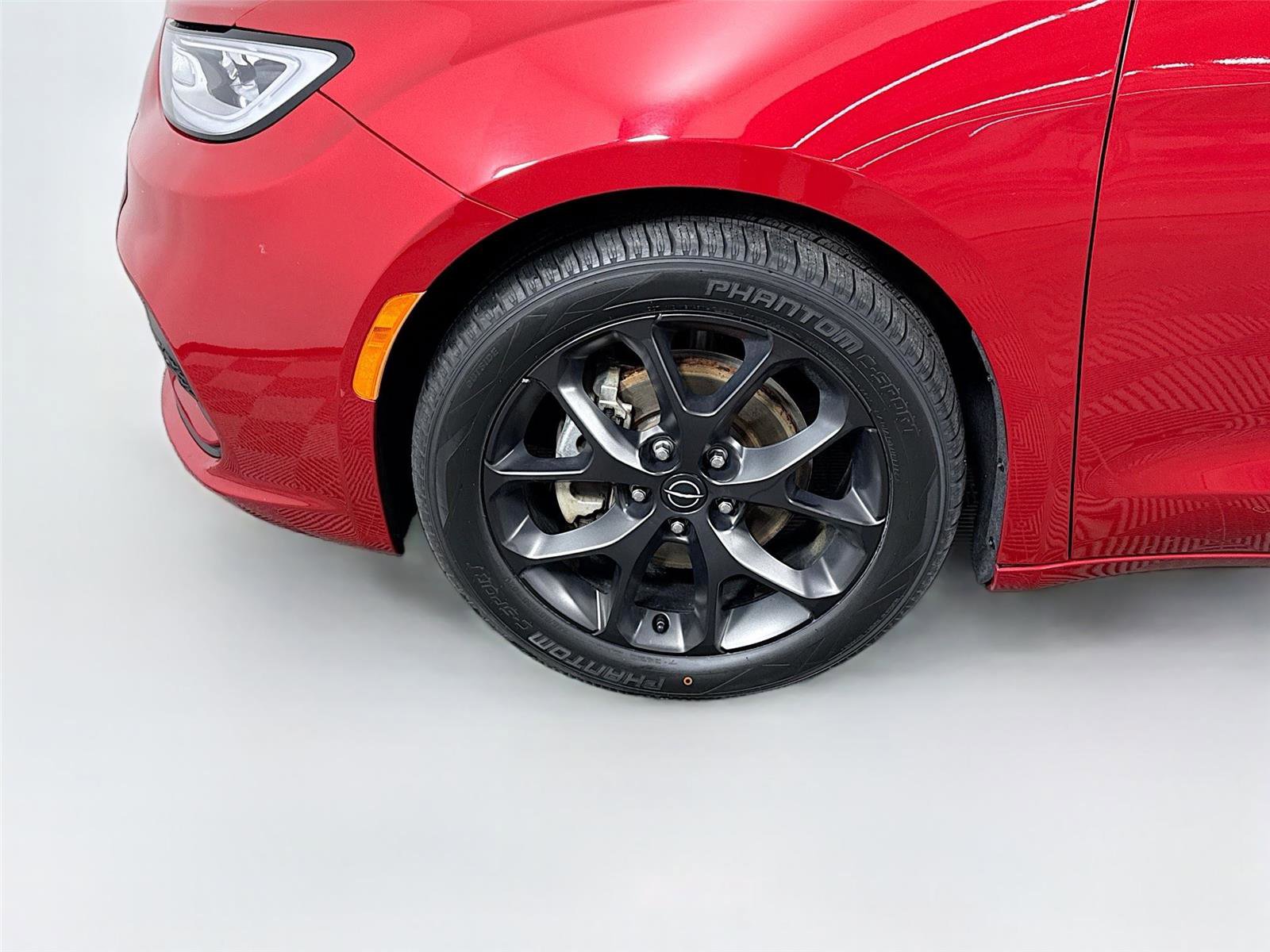 Used 2025 Chrysler Pacifica Limited image 26