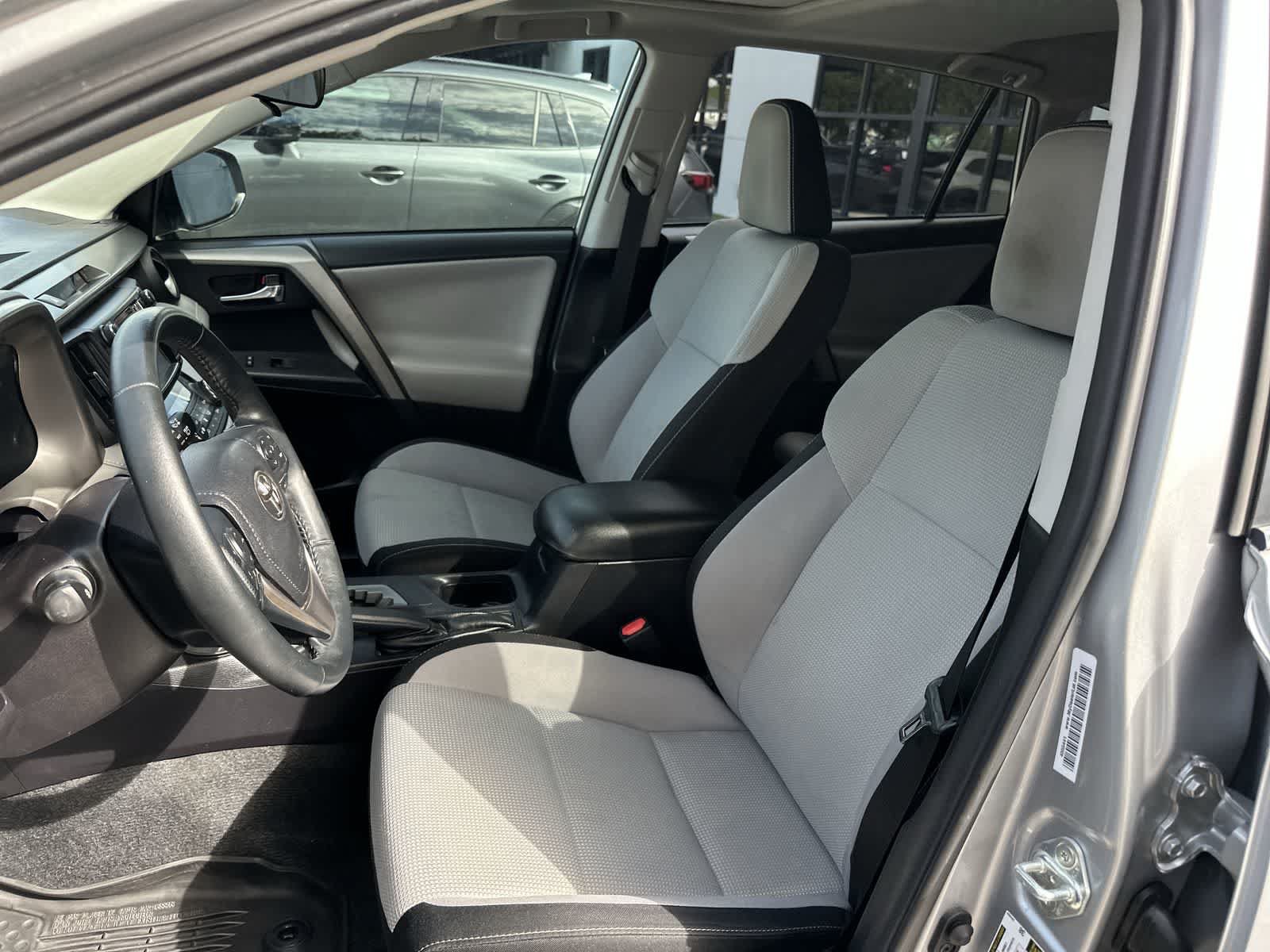 Used 2018 Toyota RAV4 XLE FWD image 3