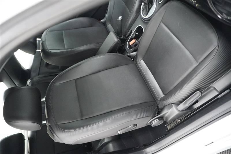 Used 2018 Volkswagen Beetle 2.0T S w/ Style & Comfort Package For S FWD image 9