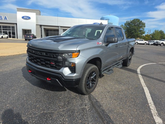 Used 2023 Chevrolet Silverado 1500 Custom Trail Boss AWD/4WD image 7
