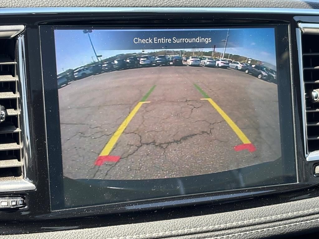 Used 2025 Chrysler Pacifica Limited image 5