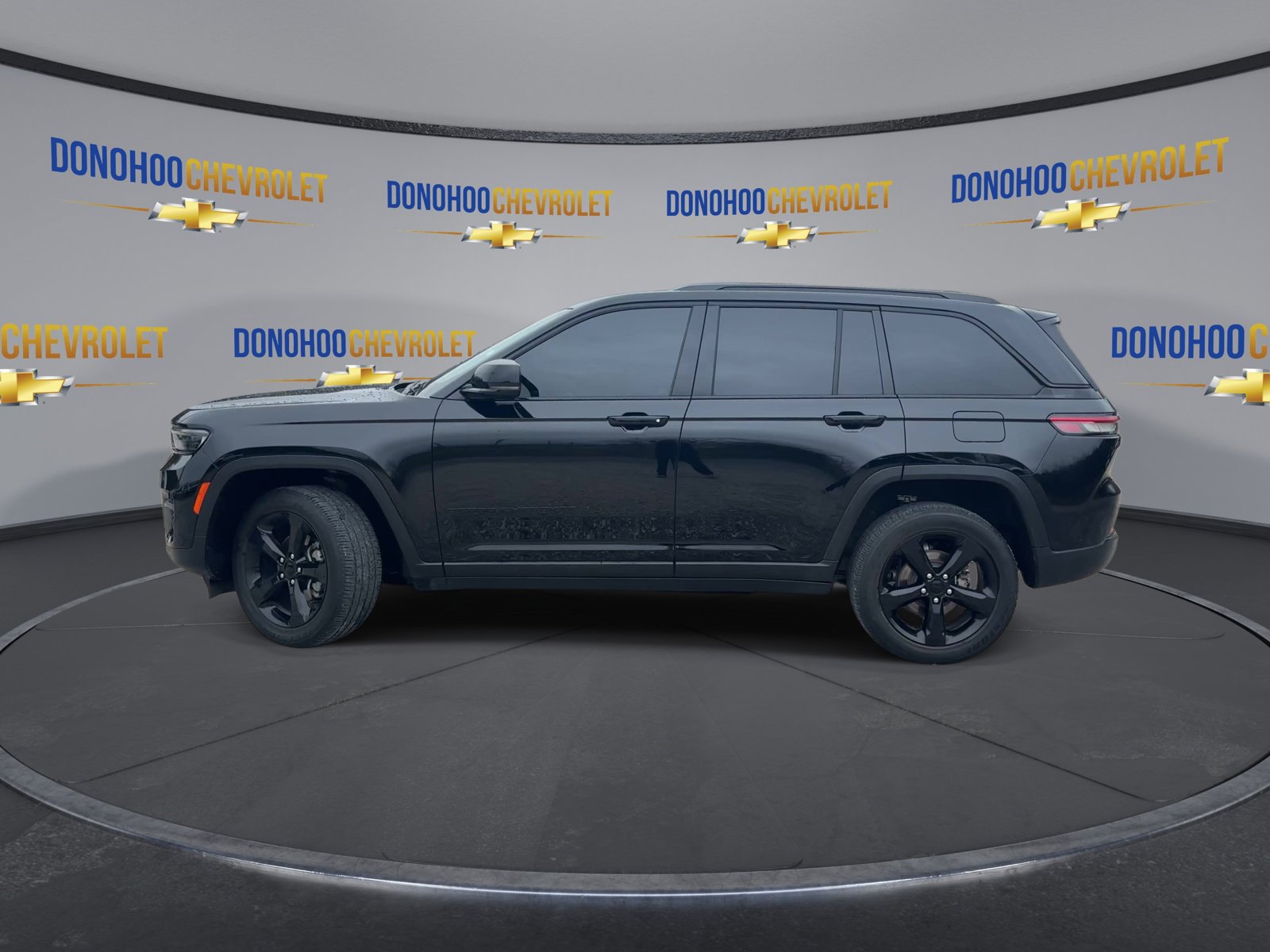 Used 2024 Jeep Grand Cherokee Altitude image 8
