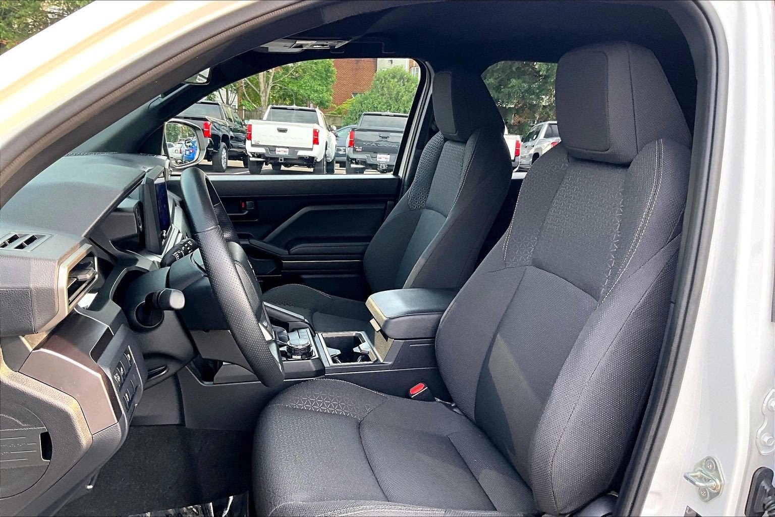 Used 2025 Toyota 4Runner SR5 AWD/4WD image 23