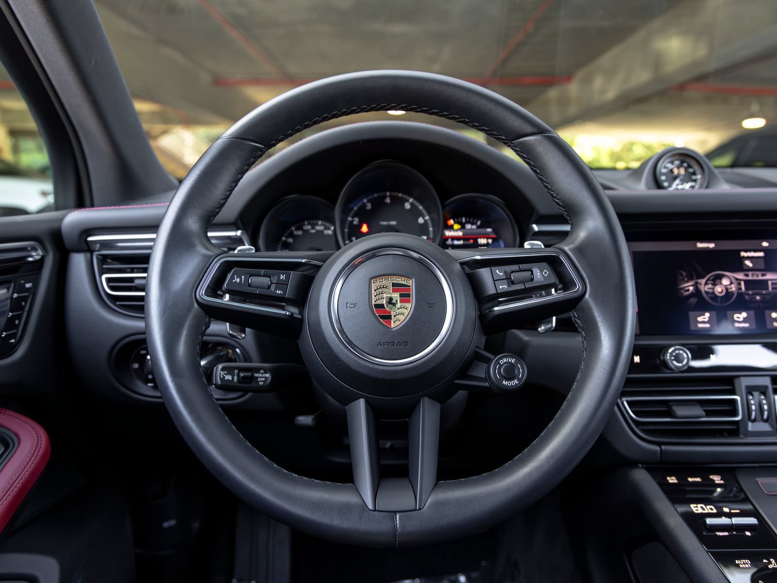 Certified 2023 Porsche Macan AWD/4WD image 28