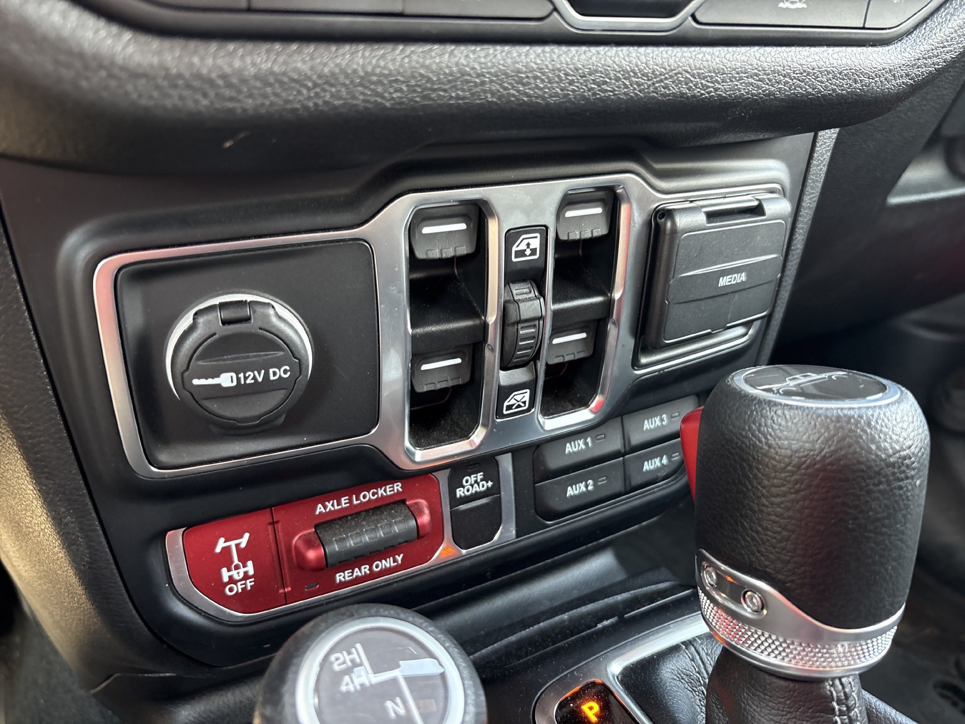 Used 2024 Jeep Gladiator Sport AWD/4WD image 7