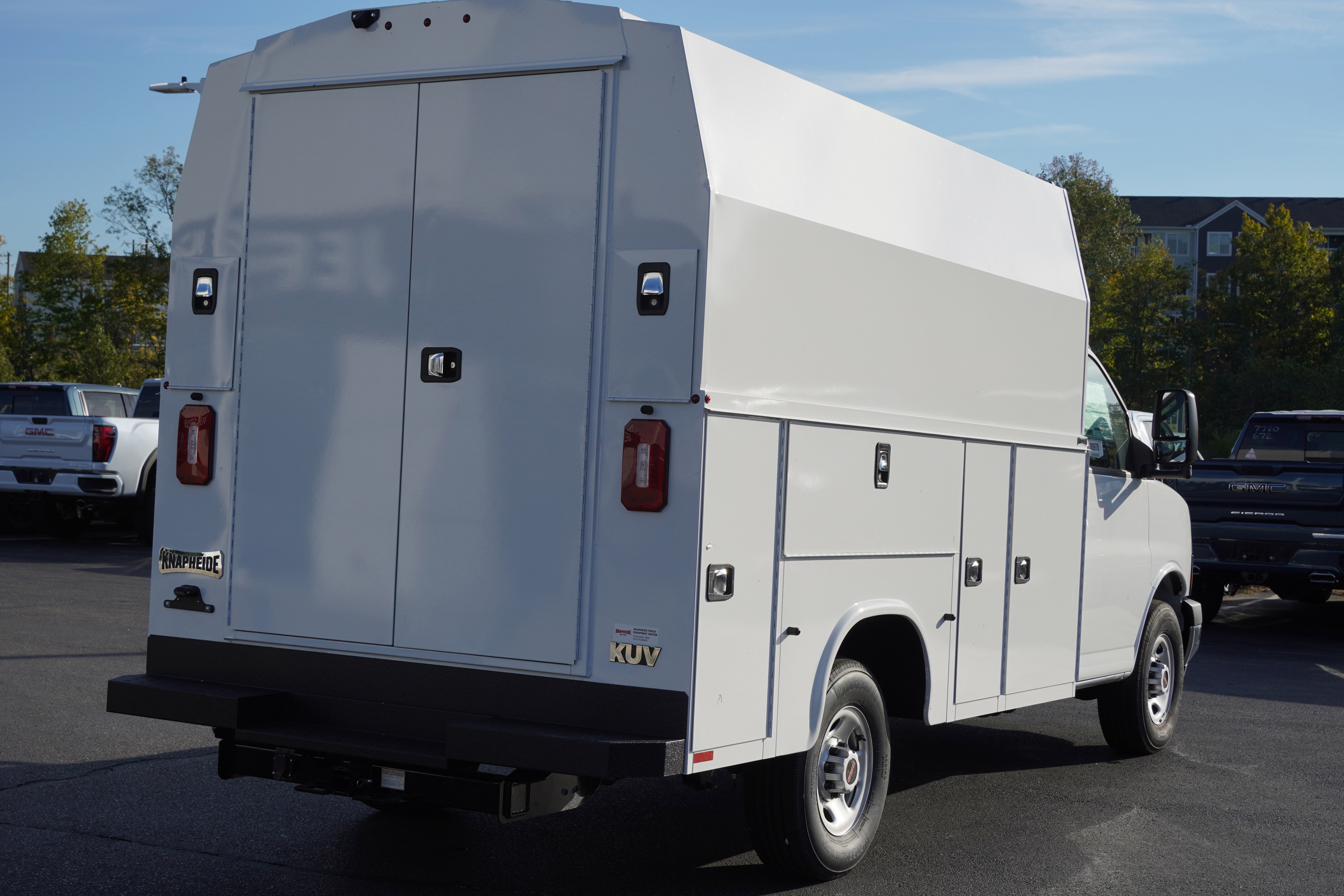 New 2025 GMC Savana 3500 w/ Power Convenience Package RWD image 7