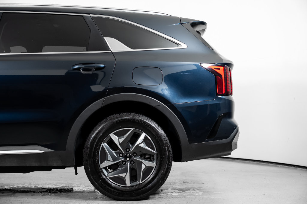 Used 2021 Kia Sorento S FWD image 15