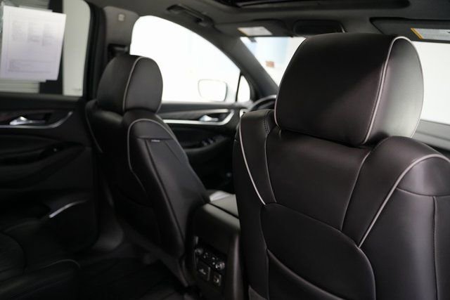 Used 2024 Buick Enclave Avenir image 23