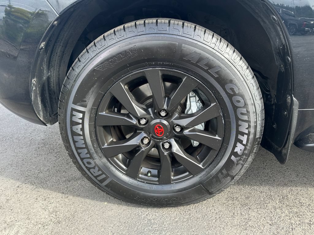Used 2016 Toyota Land Cruiser AWD/4WD image 12