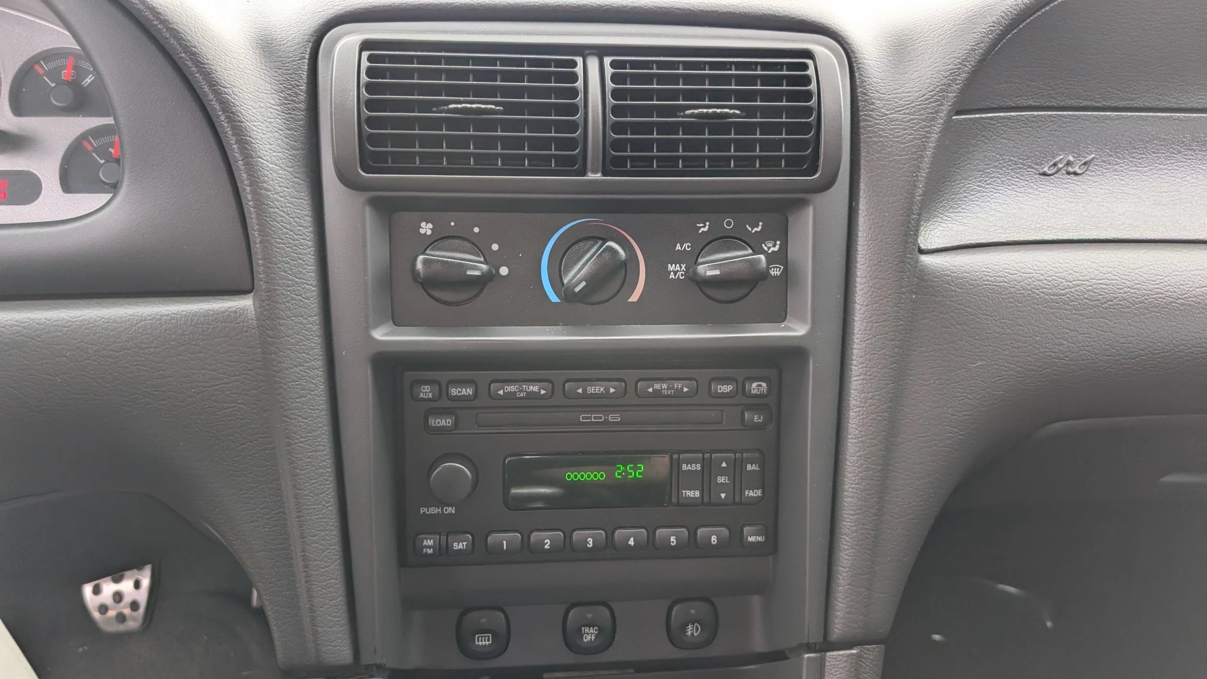 Used 2004 Ford Mustang Mach 1 RWD image 33