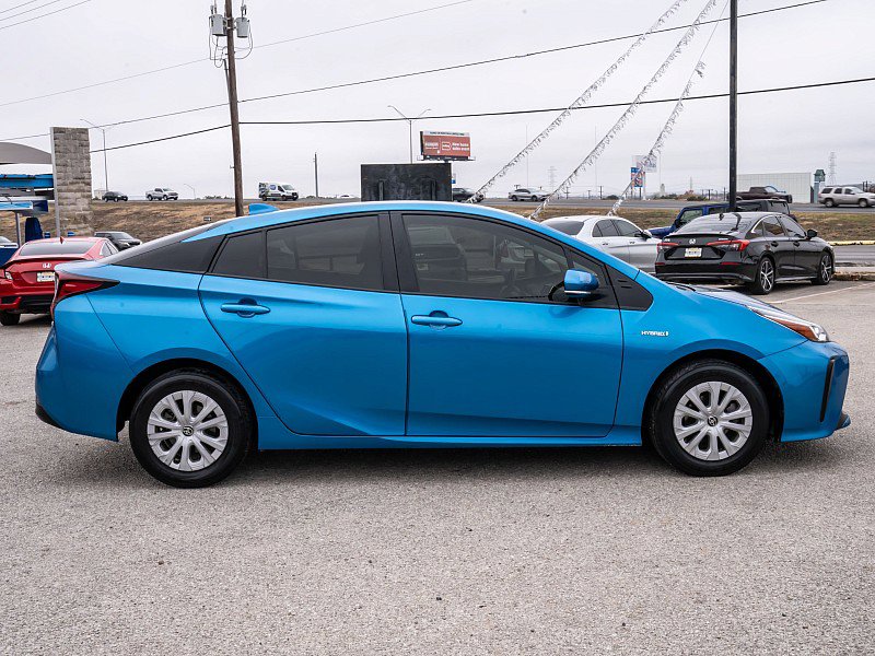 Used 2022 Toyota Prius L Eco FWD image 4