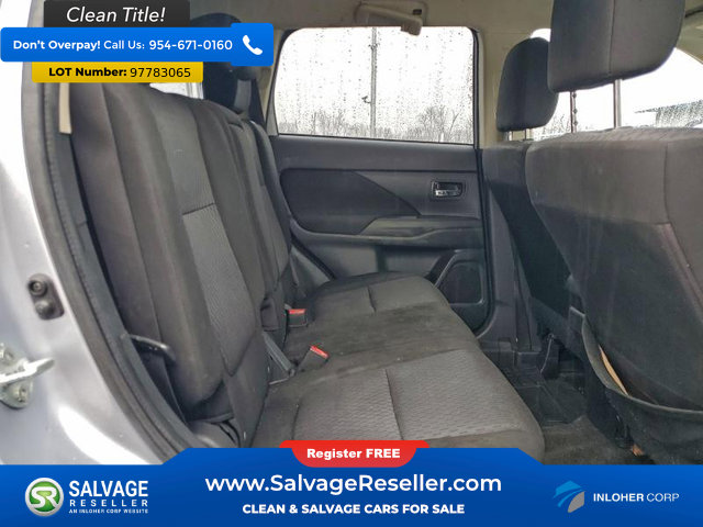 Used 2014 Mitsubishi Outlander SE image 15