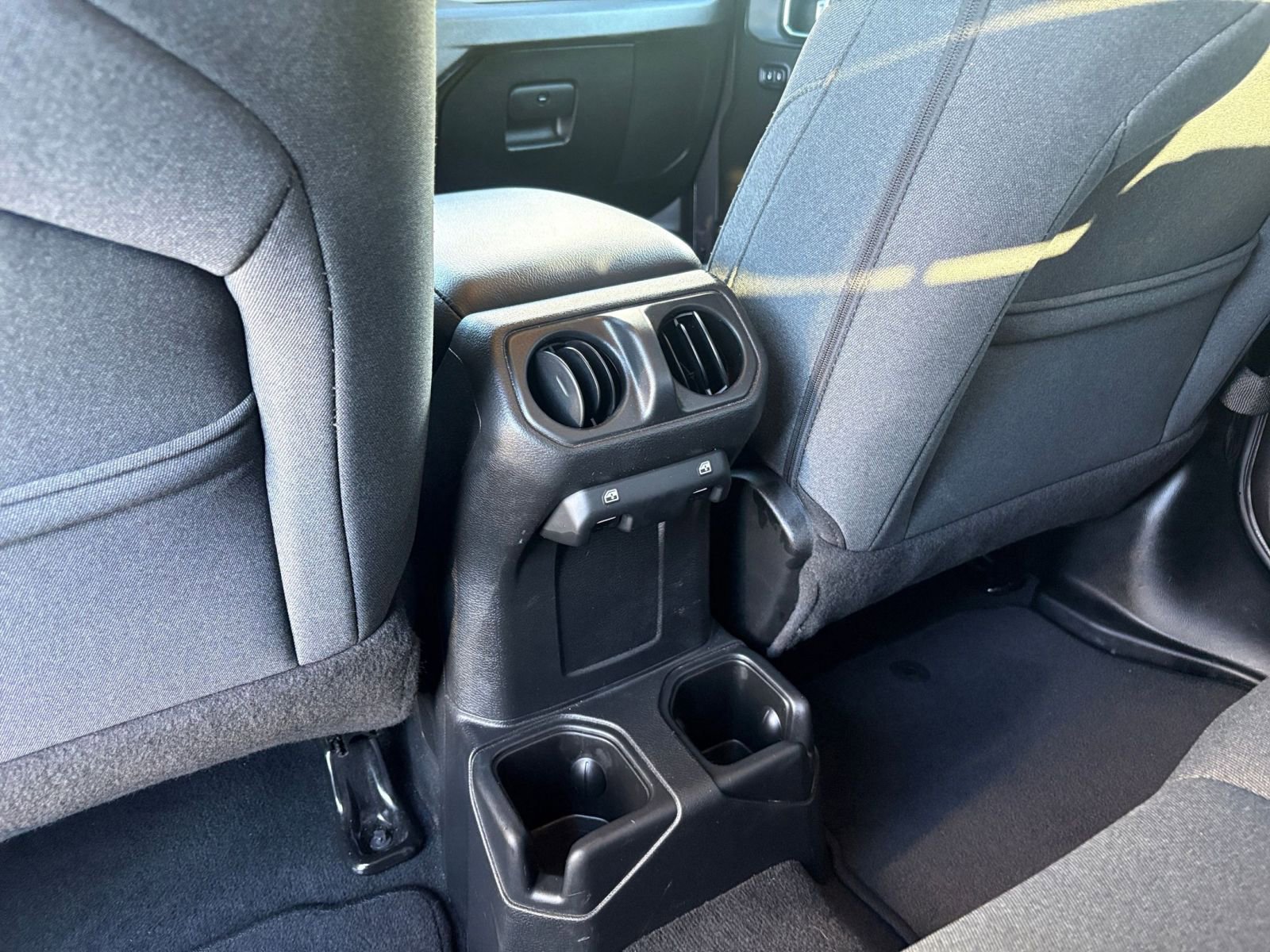 Used 2025 Jeep Wrangler Sport S AWD/4WD image 22