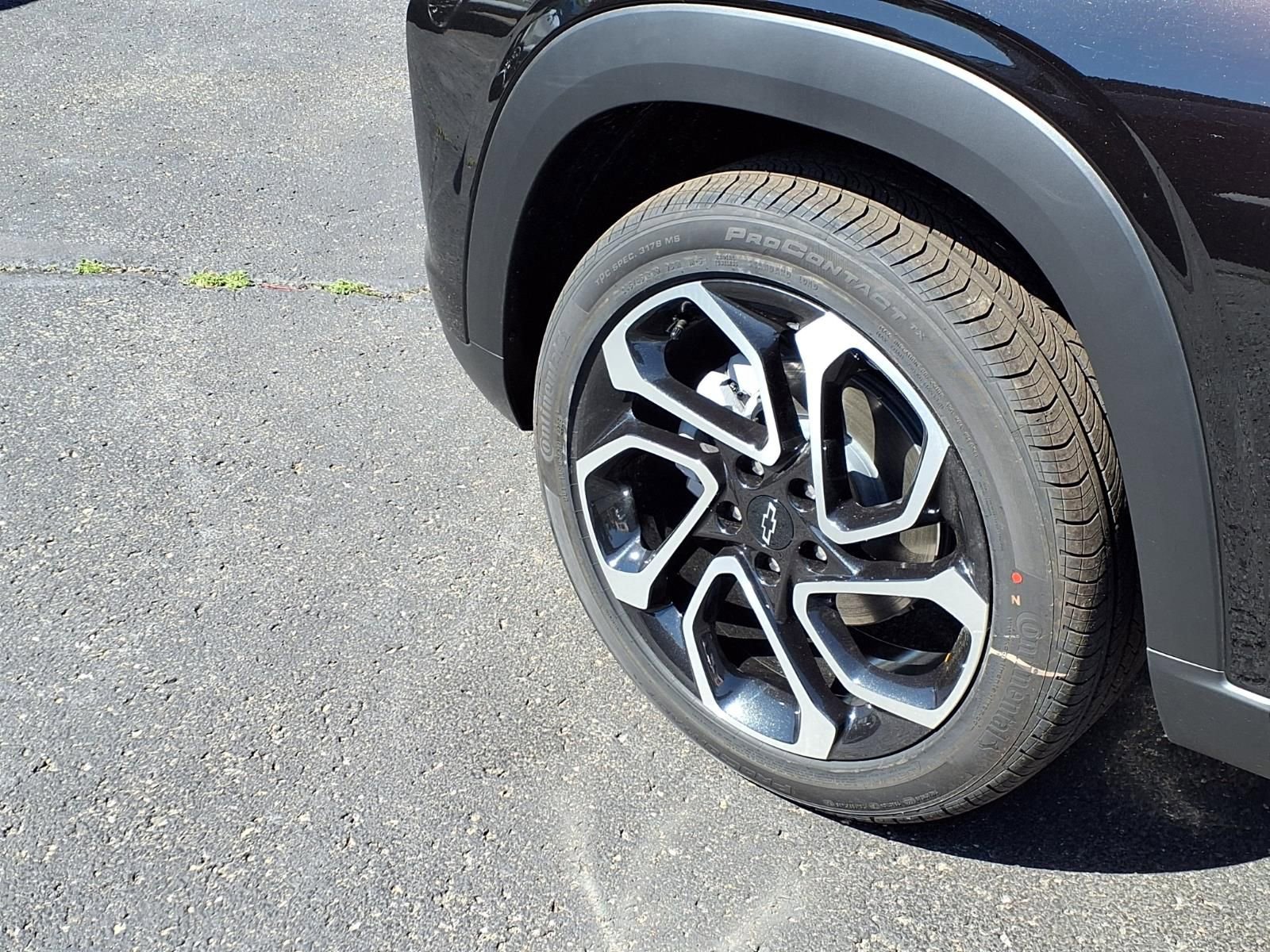 New 2026 Chevrolet Trax RS w/ Sunroof Package FWD image 6