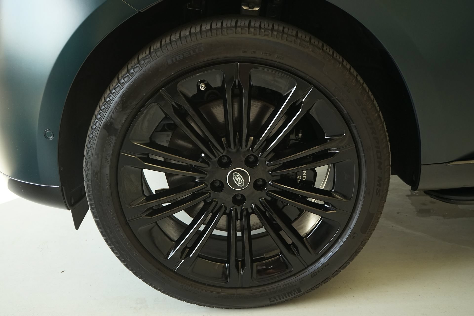 Used 2025 Land Rover Range Rover Autobiography AWD/4WD image 32