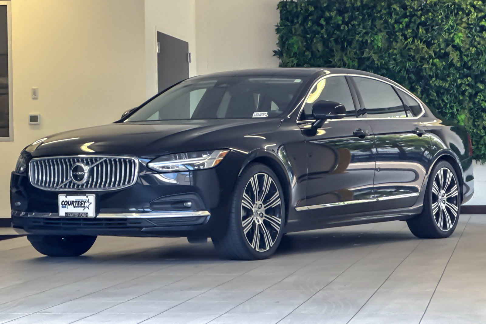 Used 2023 Volvo S90 B6 Plus w/ Protection Package Premier AWD/4WD image 8