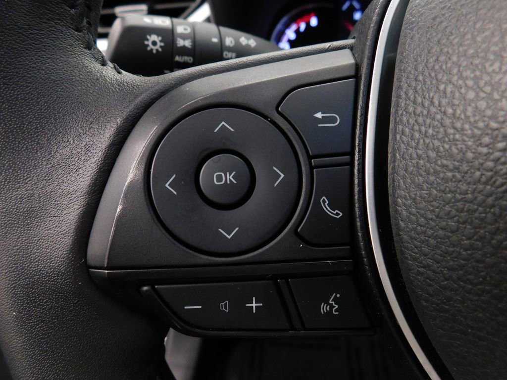 Used 2023 Toyota RAV4 XLE Premium image 17