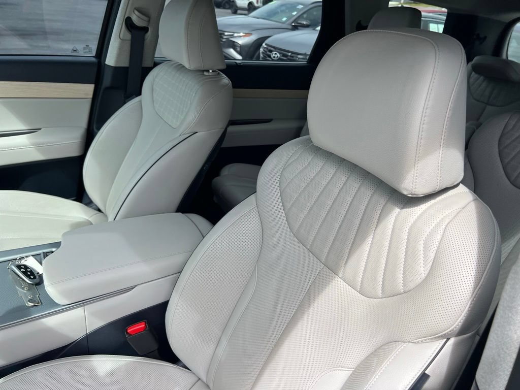 Used 2023 Hyundai Palisade Limited FWD image 12